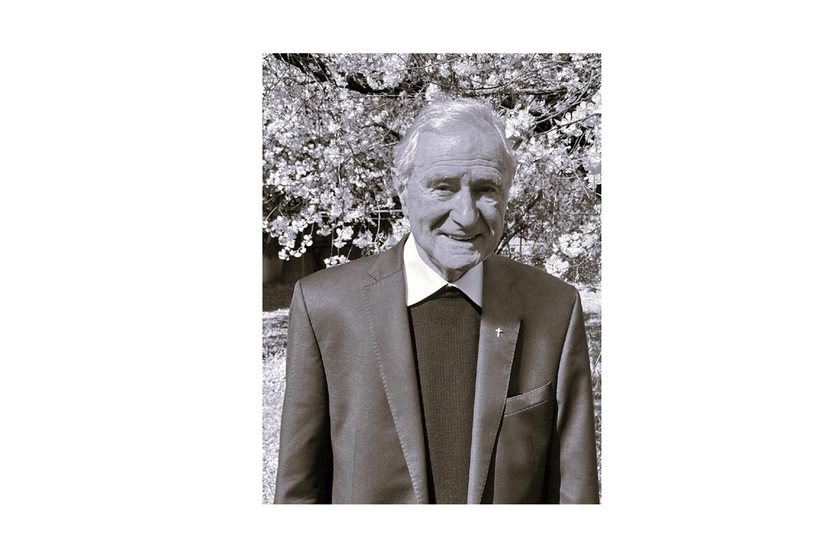 Prälat Dr. Josef Schweiger im Garten